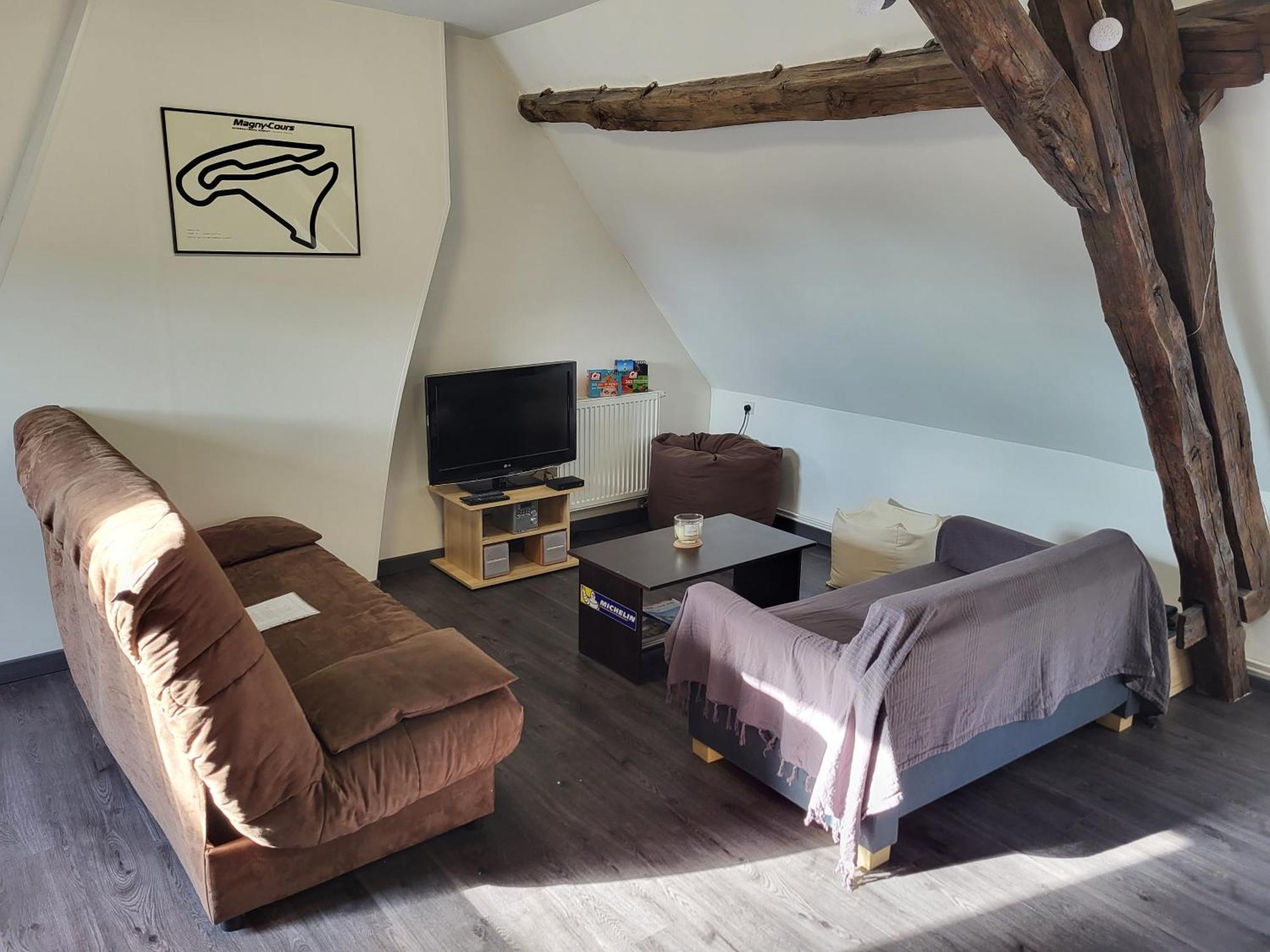 Appartement Au Pied Du Circuit De Magny-Cours Exterior photo